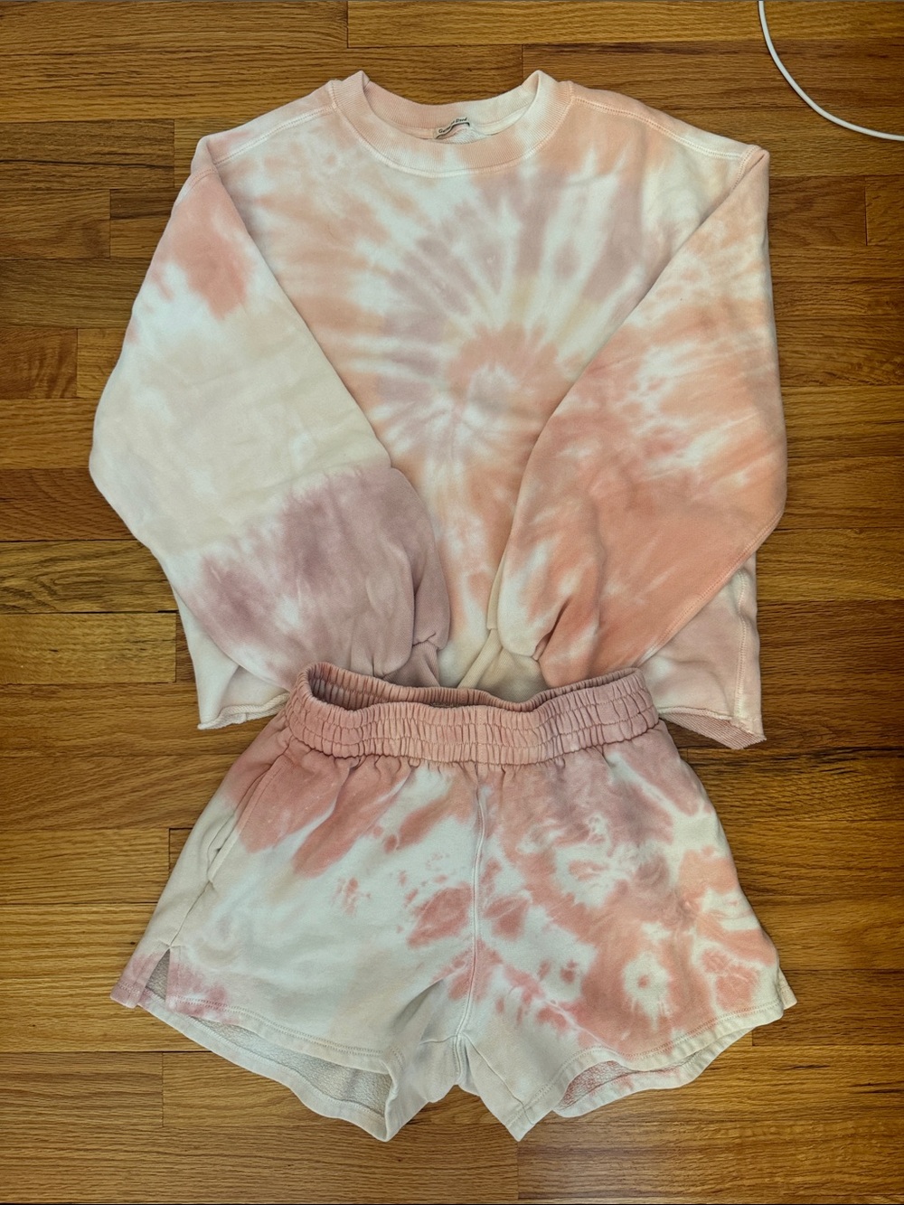 Abercrombie Tie-Dye Sweatshirt & Sunday Shorts Matching Set - Pink and White XS